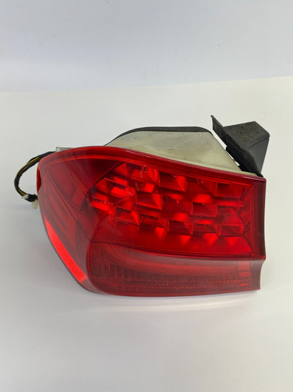 2009 2010 2011 BMW 328i 328i xDrive Left Driver Outer Tail Light Taillight OEM