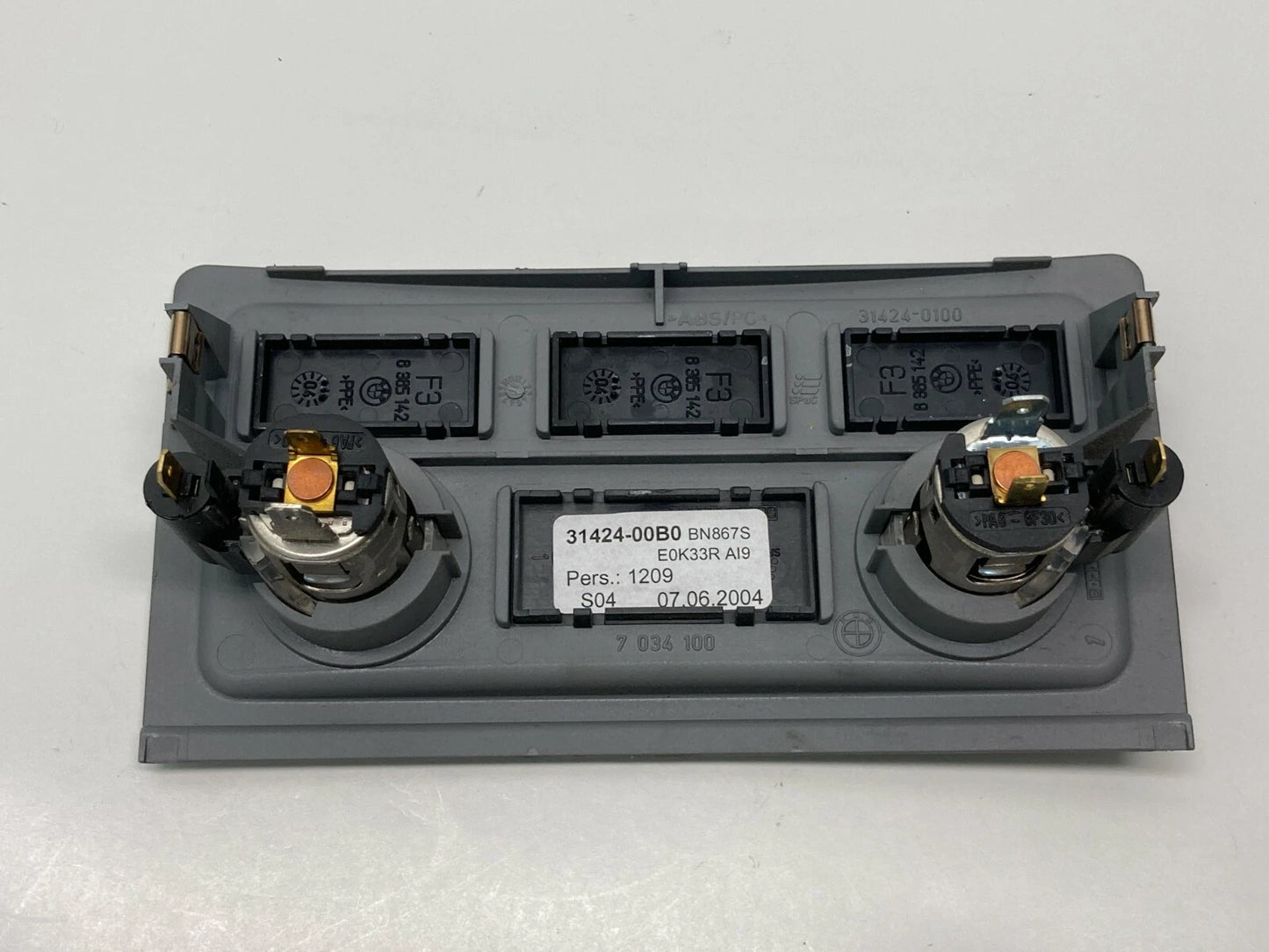 04-07 BMW 525I 530I REAR CENTER CONSOLE CIGARETTE LIGHTER POWER OUTLET 314240100