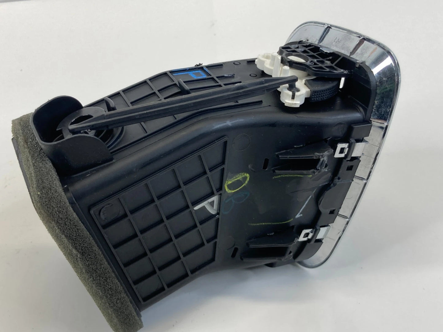 2011-2013 DODGE DURANGO DASH LEFT SIDE HEATER AIR VENT OUTLET GRILLE 00006043-01