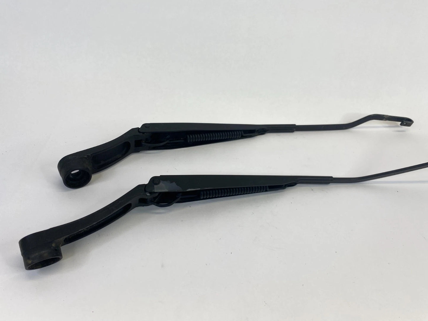 2010-2013 KIA FORTE FRONT LEFT AND RIGHT WINDSHIELD WIPER ARM SET 97791-KWB OEM