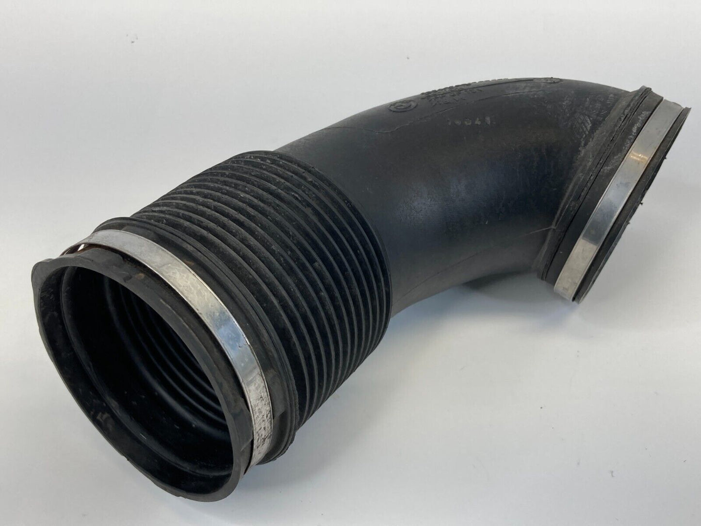 2004 2005 BMW 745i Air Intake Boot Hose Tube Mass Air Sensor Housing 13717531799