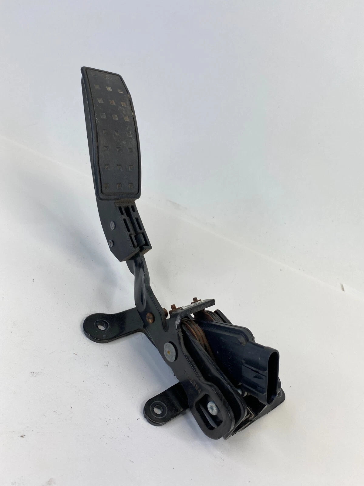 2005 2006 Cadillac SRX Base 3.6L Accelerator Gas Pedal w Sensor OEM