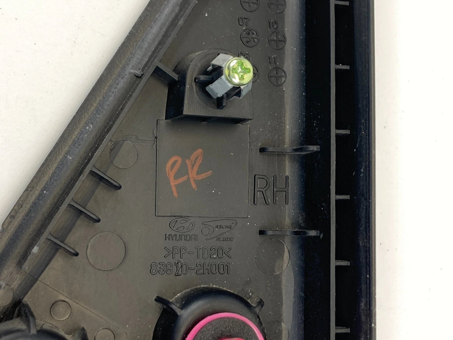 2009 2010 HYUNDAI ELANTRA REAR RIGHT BACK DOOR INNER DELTA CORNER 83920-2H001