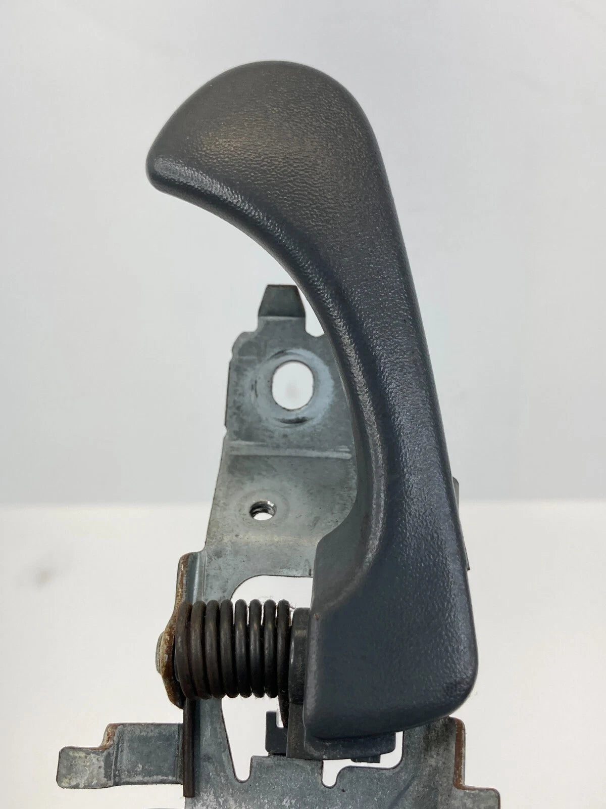 1997-2004 MITSUBISHI MONTERO SPORT FRONT LEFT SIDE INNER DOOR HANDLE ASSEMBLY