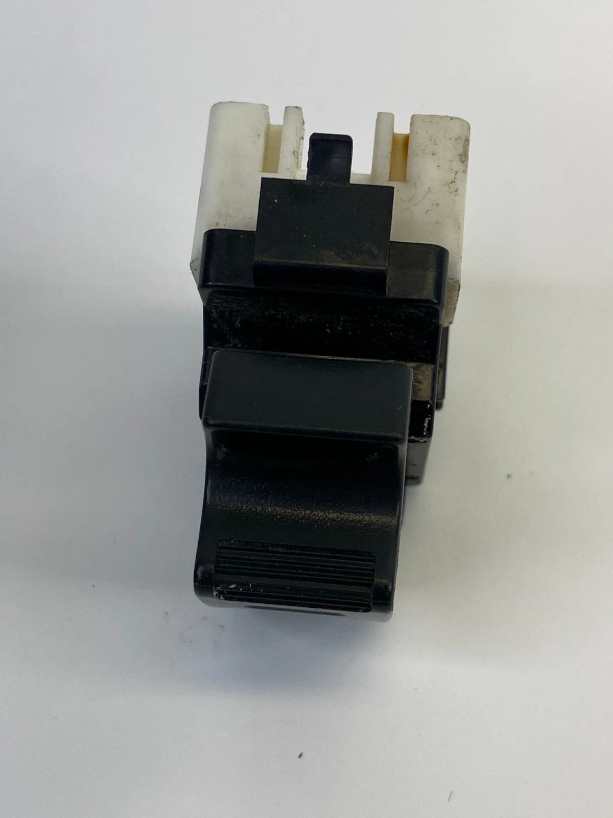 2002-2006 TOYOTA CAMRY 04-09 PRIUS REAR RIGHT SIDE DOOR POWER WINDOW SWITCH OEM