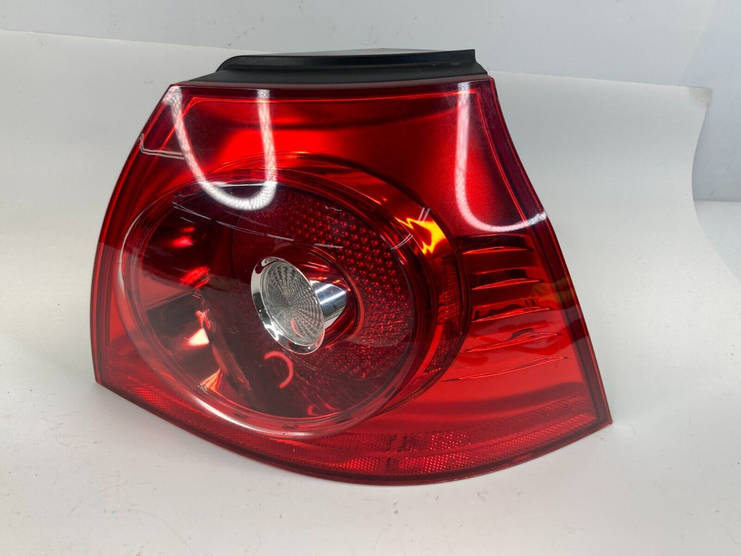 06-09 Volkswagen GTI Rear Right Tail Light Outer Taillight Lamp 1K6-945-096-M