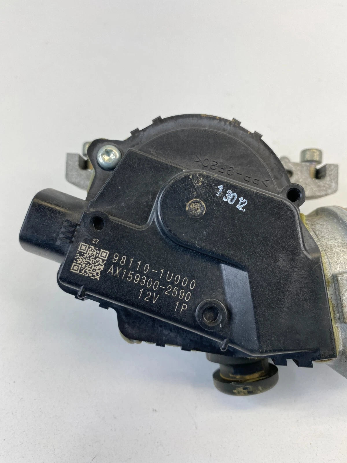 2011-2014 HYUNDAI SONATA SE FRONT WINDSHIELD WIPER MOTOR UNIT OEM 98110-1U000