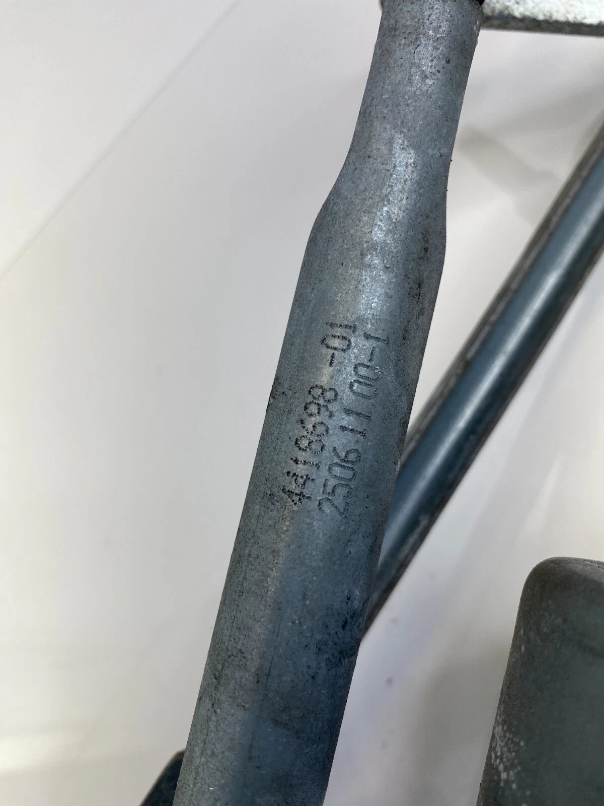 2007-2013 BMW X5 Front Windshield Wiper Linkage Motor 4418698 OEM