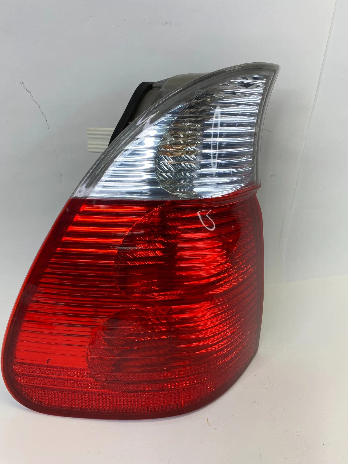 2004 2005 2006 BMW X5 LEFT OUTER SIDE TAIL LIGHT TAILLIGHT LAMP 63217164469 OEM