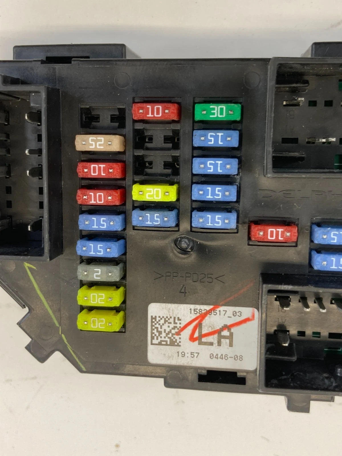 2007 GMC YUKON CHEVY TAHOE INSTRUMENT PANEL FUSE RELAY BOX COMPARTMENT 15839517