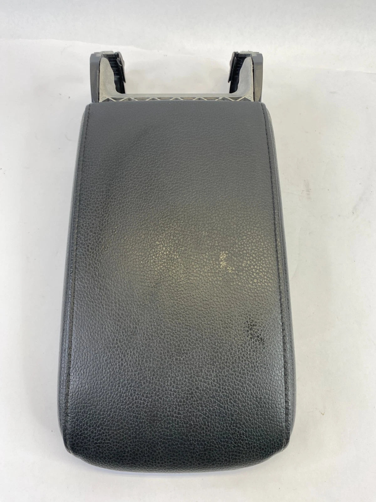 2013-2016 VOLKSWAGEN JETTA CENTER CONSOLE ARMREST ARM REST LID 5C6-864-207 OEM