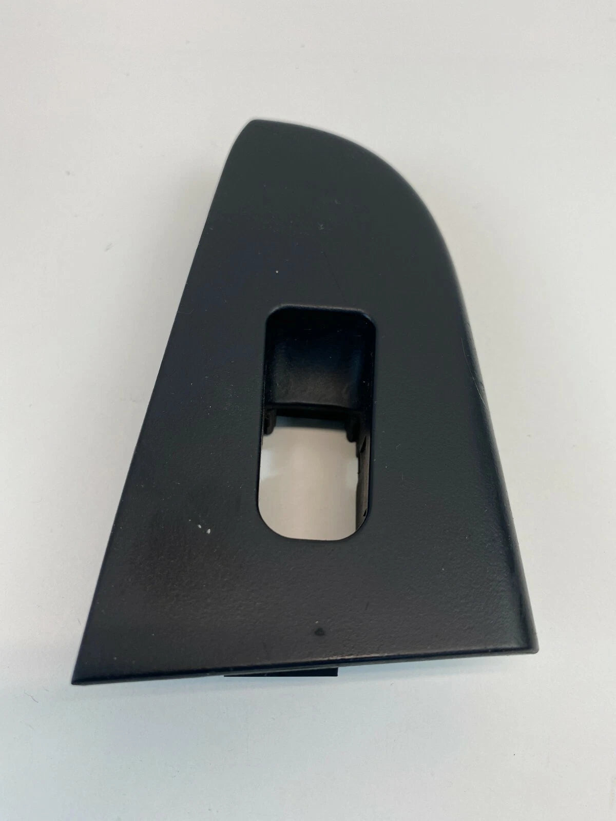 07-10 HYUNDAI ELANTRA SEDAN REAR LEFT BACK DOOR WINDOW SWITCH BEZEL 935802H000