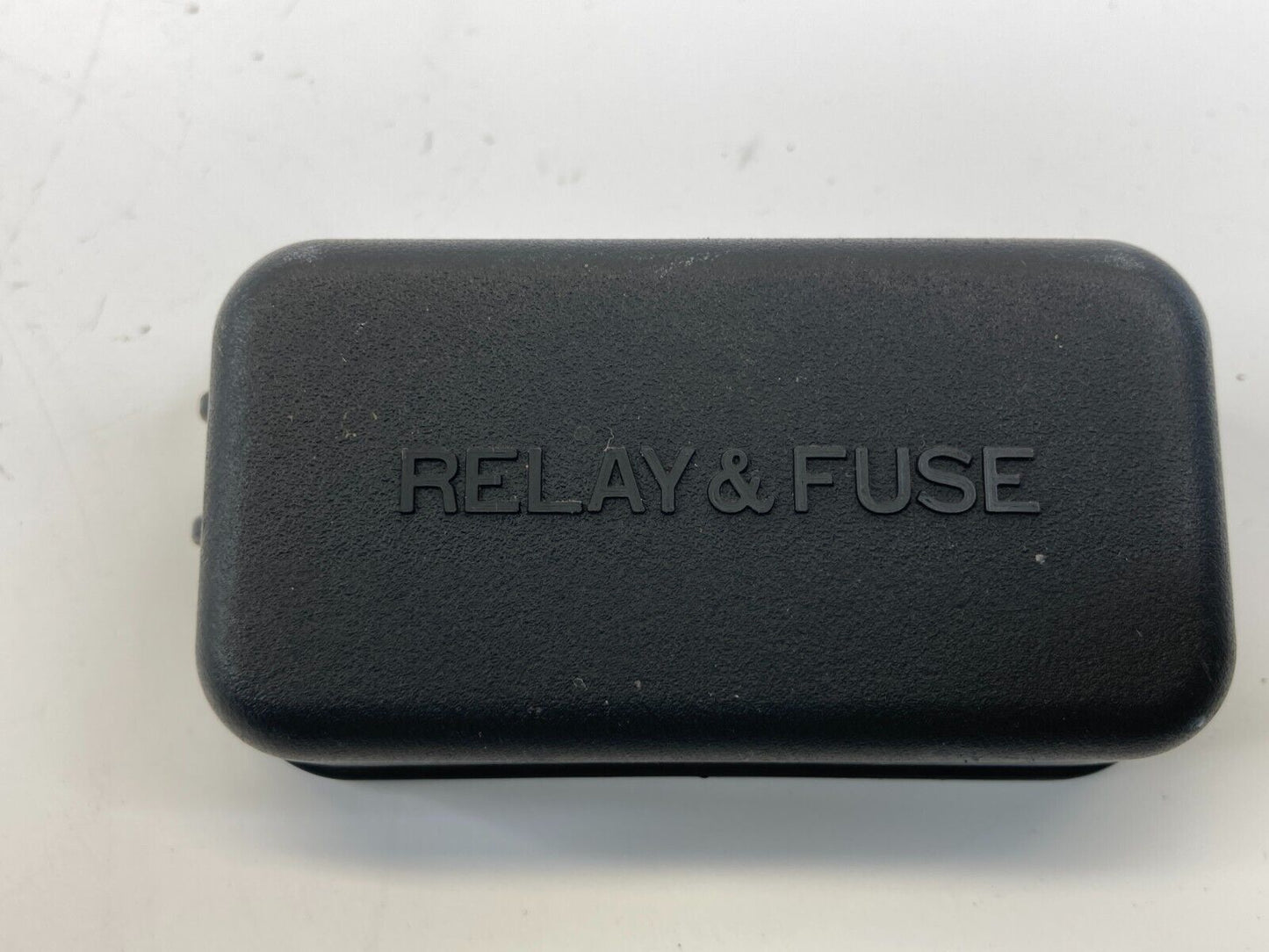 2002 2003 2004 Toyota Camry 3.0L A/T Fuse Relay Box Cover Cap OEM