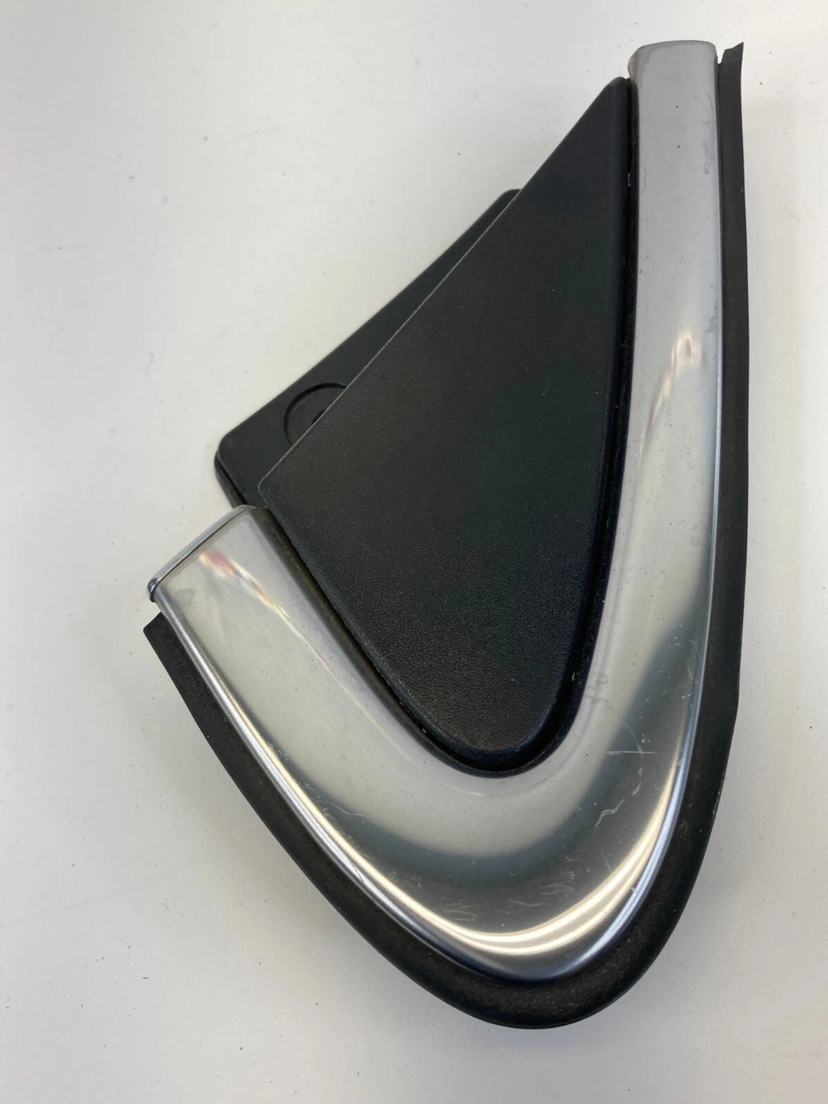 08-12 BUICK ENCLAVE FRONT RIGHT SIDE EXTERIOR PILLAR CORNER COVER MOLDING OEM