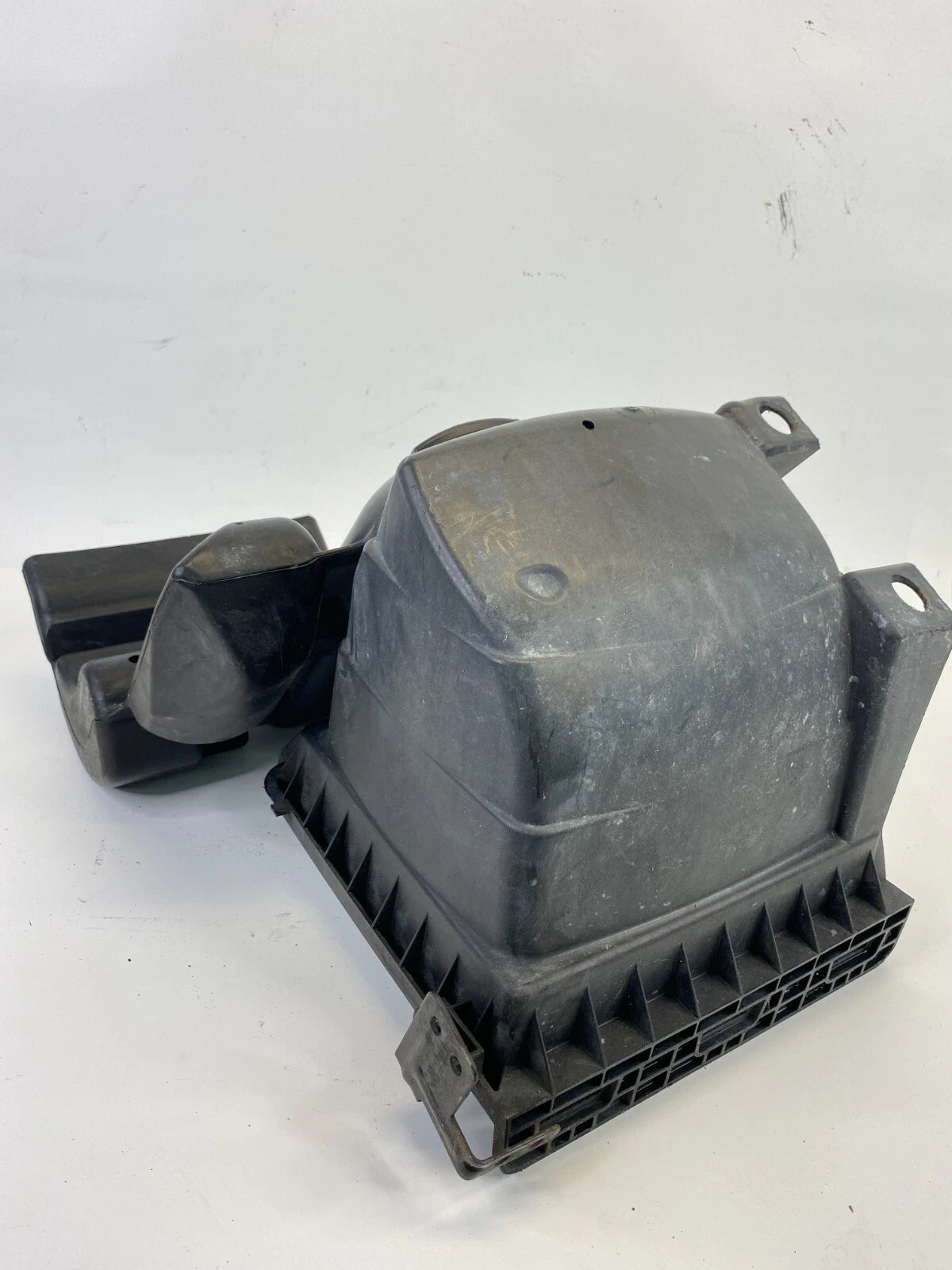 2009 2010 DODGE JOURNEY 2.4L AIR CLEANER BOX FILTER COVER LOWER 04891893AB