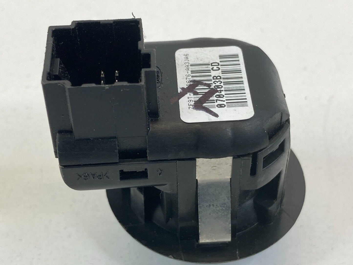 2007-2012 Ford Escape Hybrid Front Left Door Driver Side Mirror Control Switch