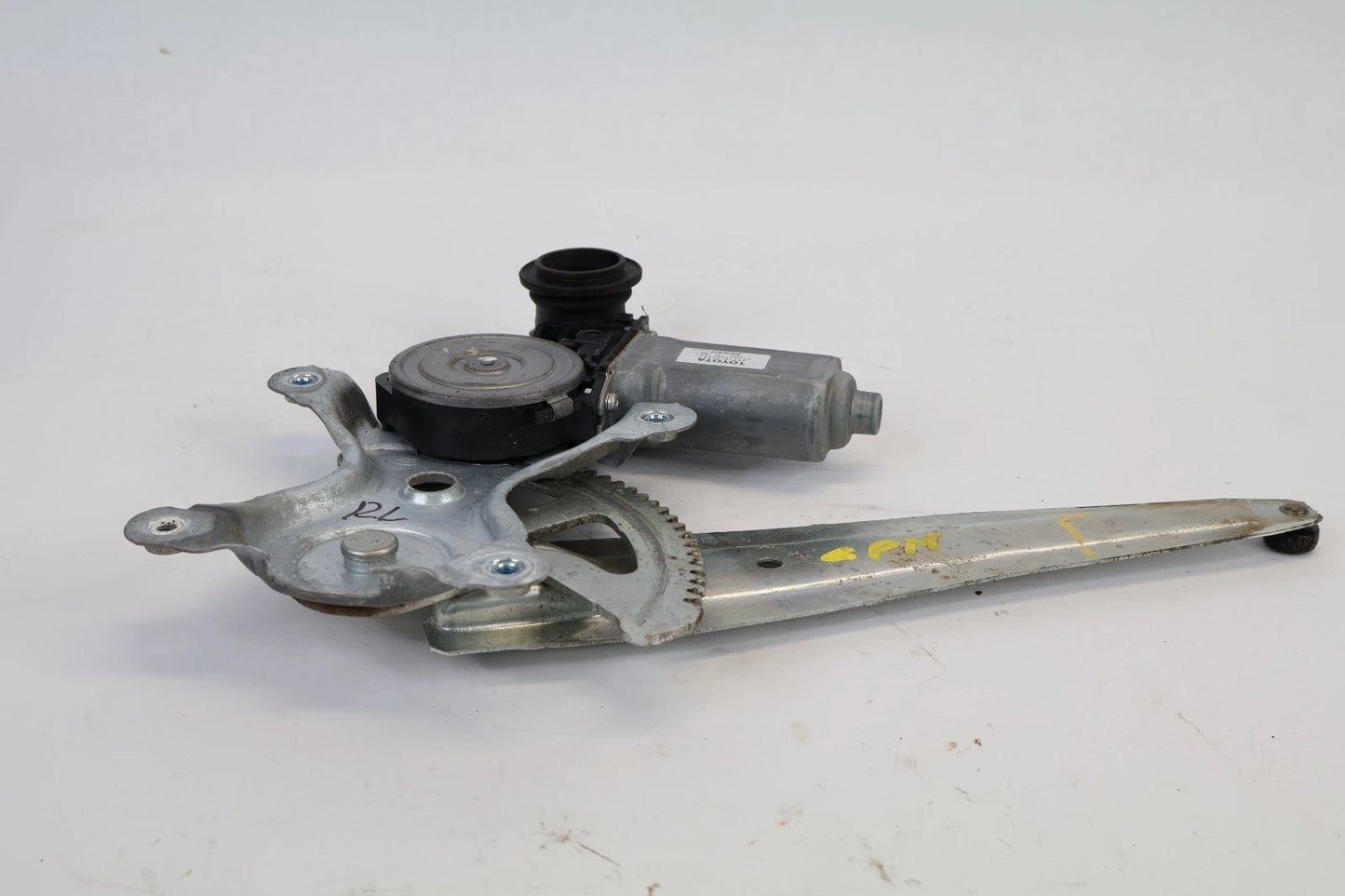 2003-2008 TOYOTA COROLLA REAR LEFT DOOR WINDOW MOTOR W/ REGULATOR 85710-AA050