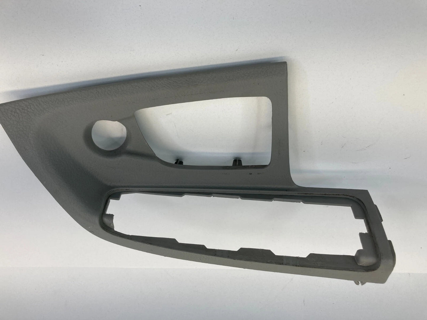 2004-2009 KIA SPECTRA FRONT RIGHT PASSENGER WINDOW SWITCH BEZEL OEM 82344-2F000