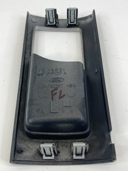 2003-2006 Lincoln Navigator Front Left Driver Side Inner Door Handle w/ Bezel