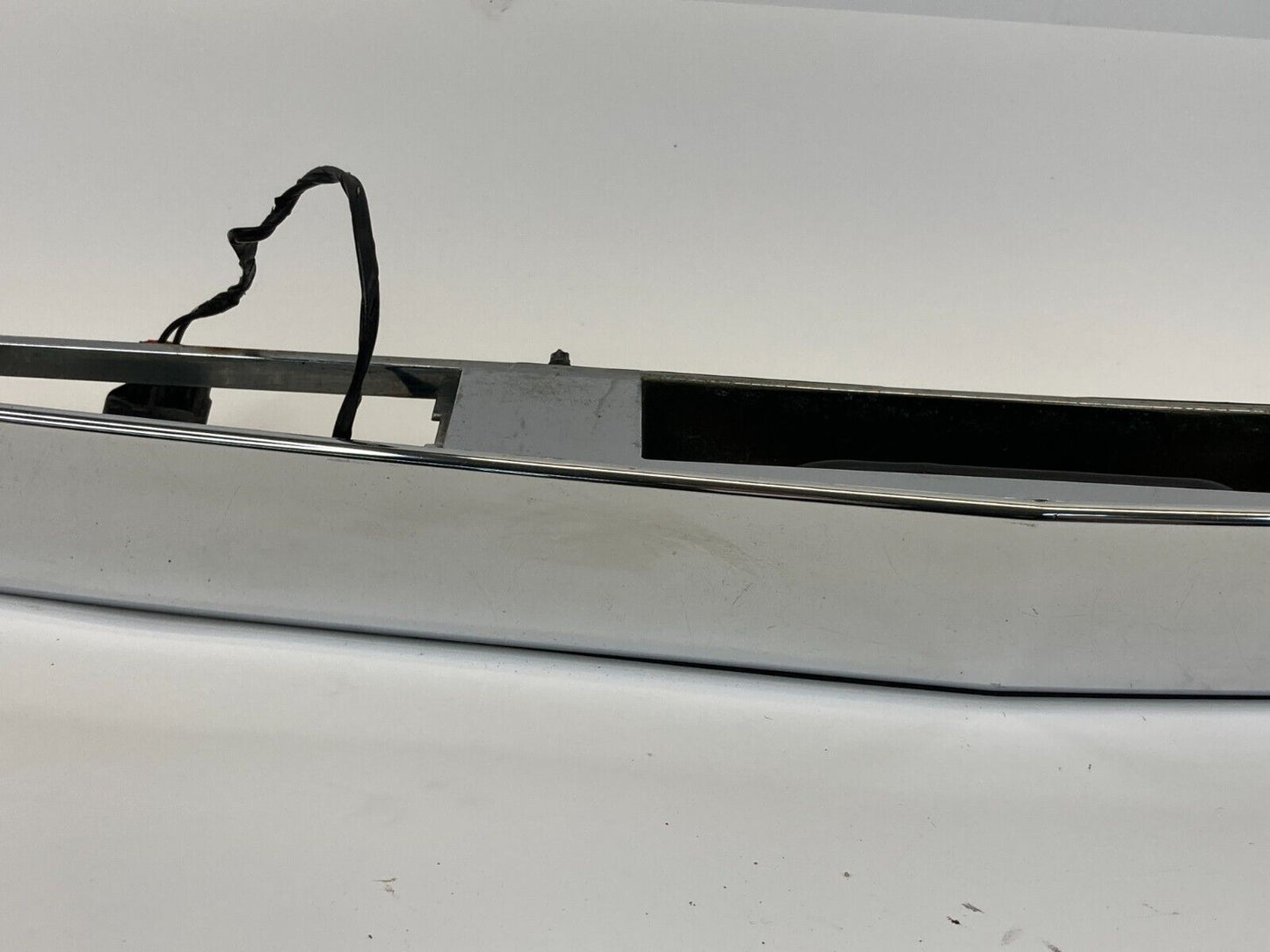 2008 2009 2010 Cadillac CTS Rear Liftgate Tailgate License Molding 25890524 OEM