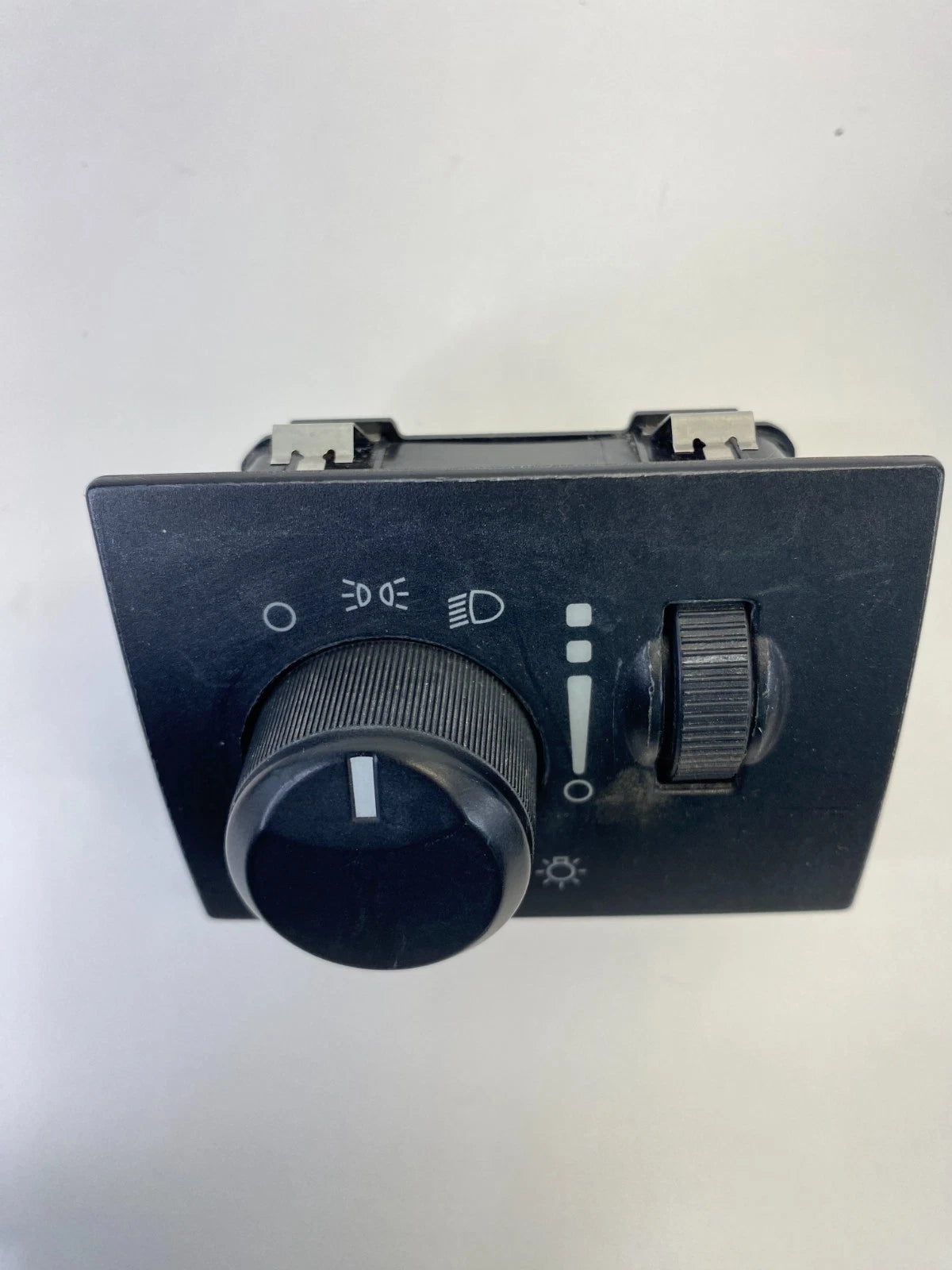 2005-2010 CHRYSLER 300 2006-2010 DODGE CHARGER HEADLIGHT SWITCH 68019567AE OEM
