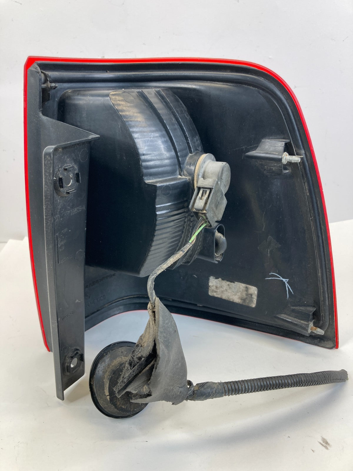 2002-2006 Lincoln Navigator Left Side Taillight Tail Lamp Assy 2L7X-13B505-A OEM