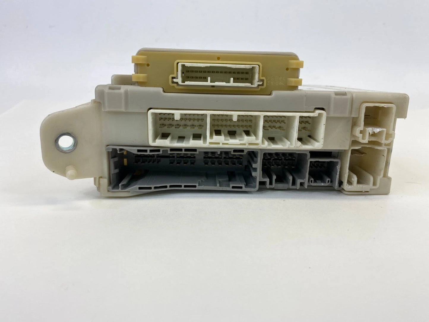 2006-2008 LEXUS IS250 DASH RIGHT SIDE CABIN FUSE RELAY JUNCTION BLOCK 8273053040