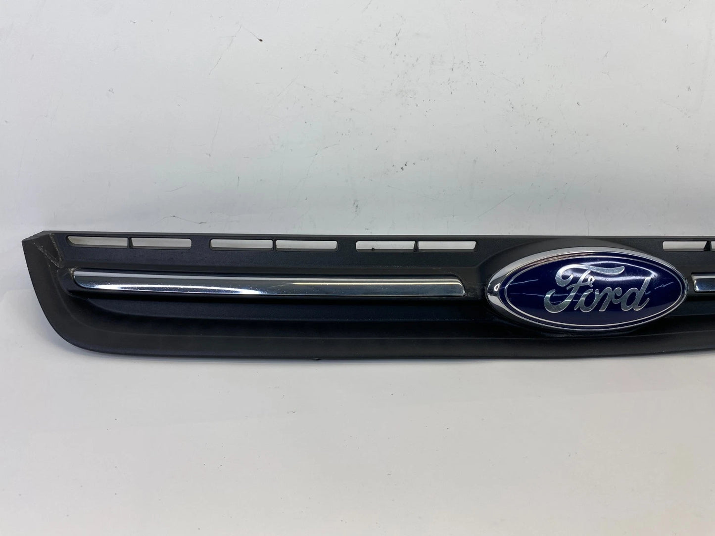 2013-2016 FORD ESCAPE FRONT UPPER BUMPER CENTER GRILLE W/ EMBLEM CJ54-8200-D OEM