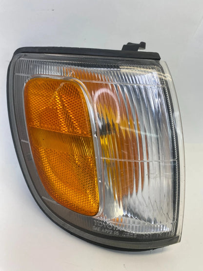 1997 1998 TOYOTA 4RUNNER FRONT RIGHT SIDE PARK SIGNAL MARKET LIGHT OEM