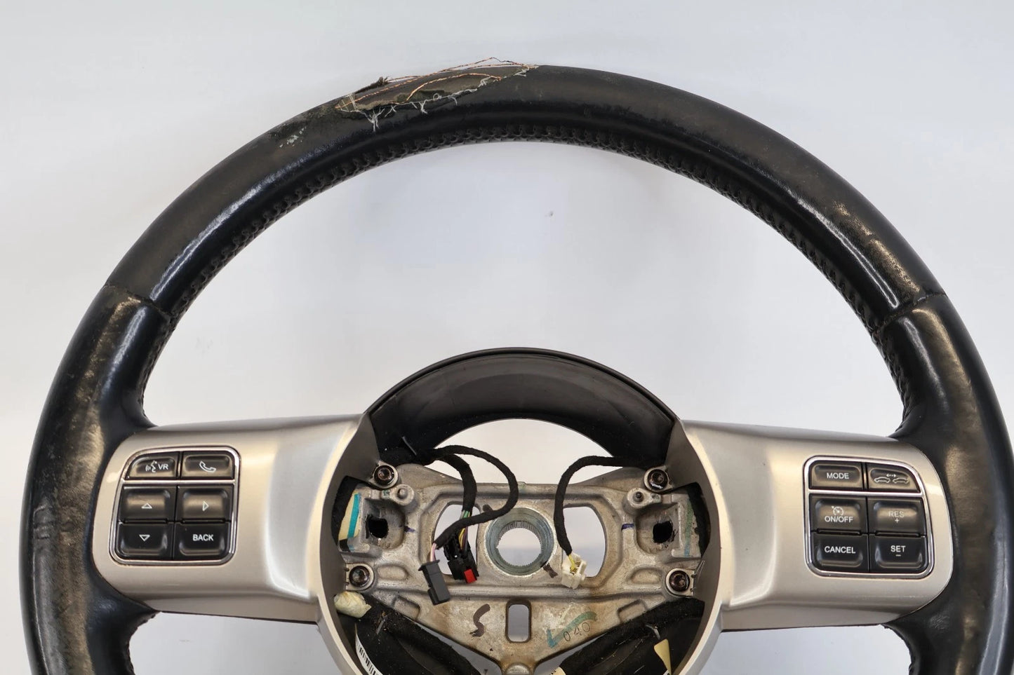 2011-2013 JEEP GRAND CHEROKEE STEERING WHEEL W/ CRUISE CONTROL SWITCH 05057580AE