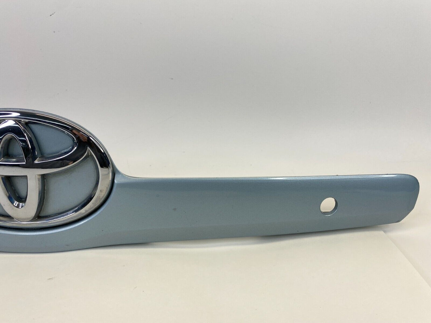 07-11 Toyota Camry Sedan Rear Trunk Lid Molding Trim Panel W/ Emblem 7680106120G