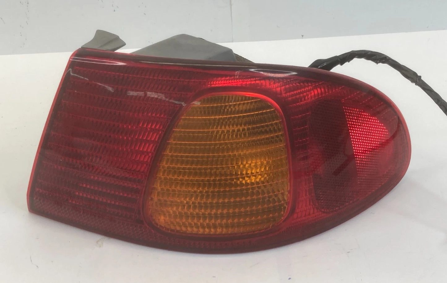 1998-2002 TOYOTA COROLLA REAR RIGHT PASSENGER OUTER TAIL LIGHT BRAKE LAMP OEM