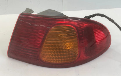 1998-2002 TOYOTA COROLLA REAR RIGHT PASSENGER OUTER TAIL LIGHT BRAKE LAMP OEM