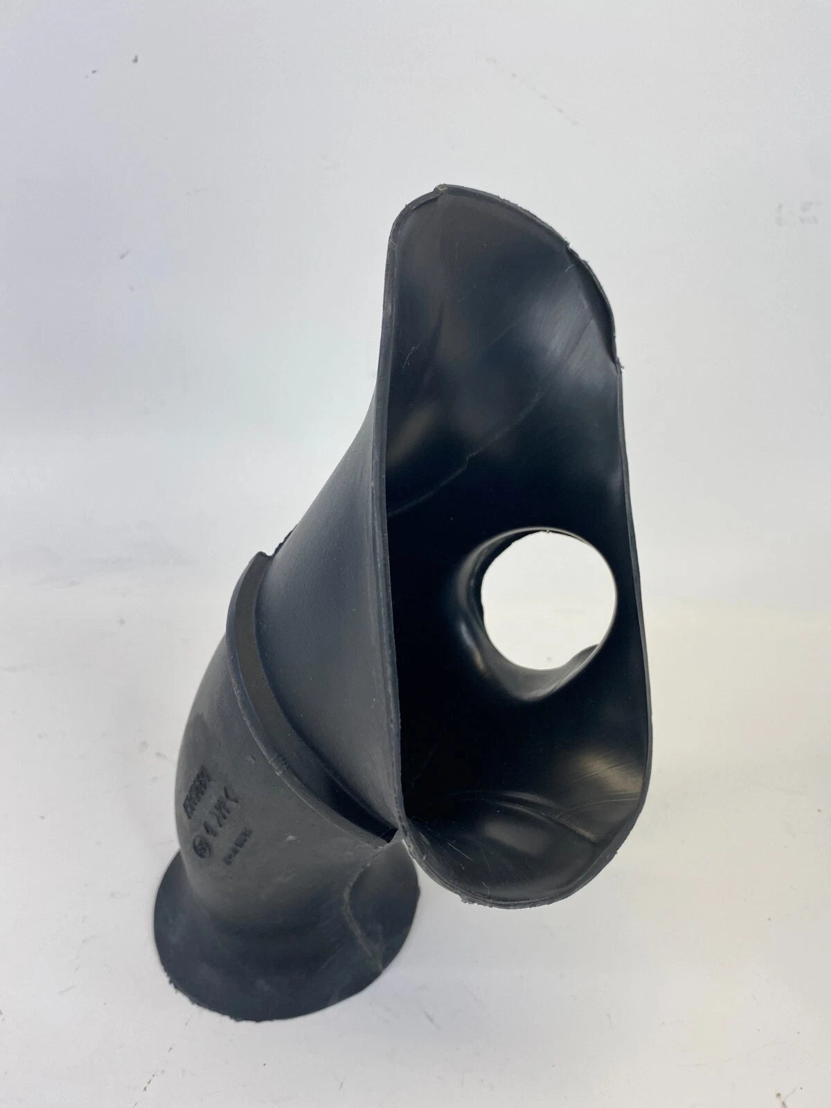 2002-2006 GMC Envoy XL Air Intake Hose Duct Outlet Tube Pipe 15149664 OEM