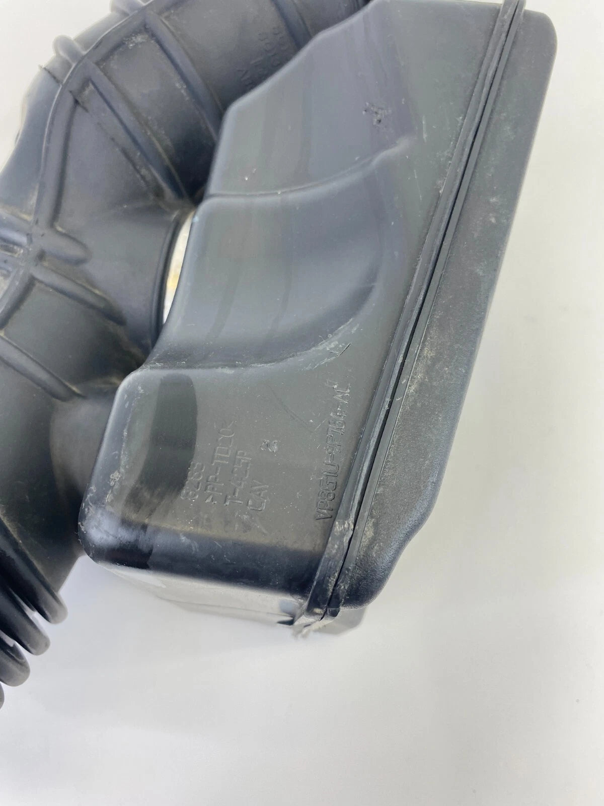 2009-2012 FORD FLEX AIR INTAKE CLEANER RESONATOR HOSE DUCT TUBE VP8G1U-9F764-AC