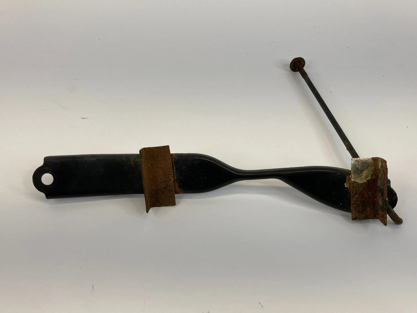 03 04 05 06 07 08 TOYOTA COROLLA MATRIX 1.8L BATTERY HOLD DOWN FRAME CLAMP OEM