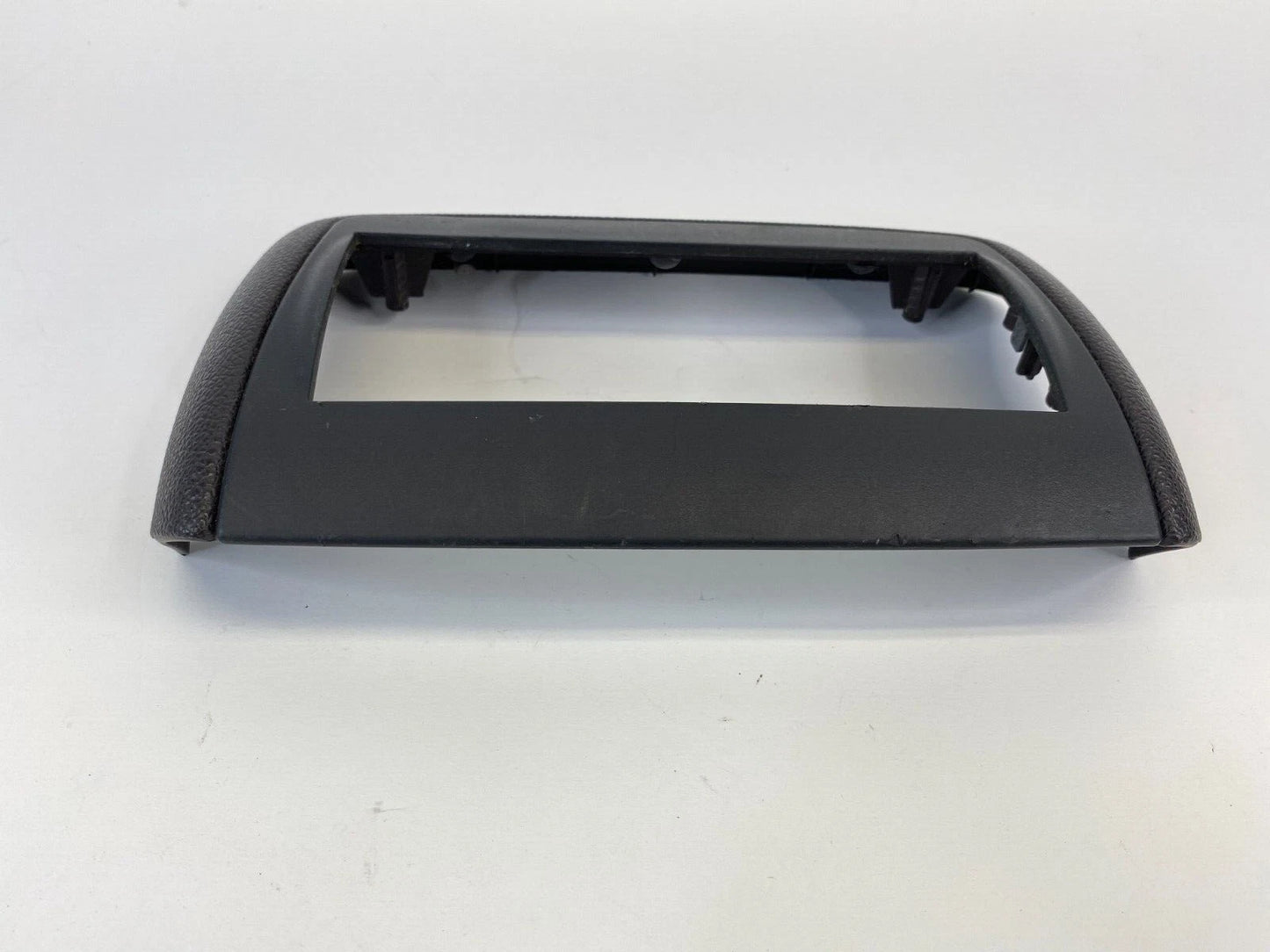 2008-2012 BUICK ENCLAVE REAR CENTER CONSOLE FLOOR TRIM BEZEL ASSEMBLY 25814789