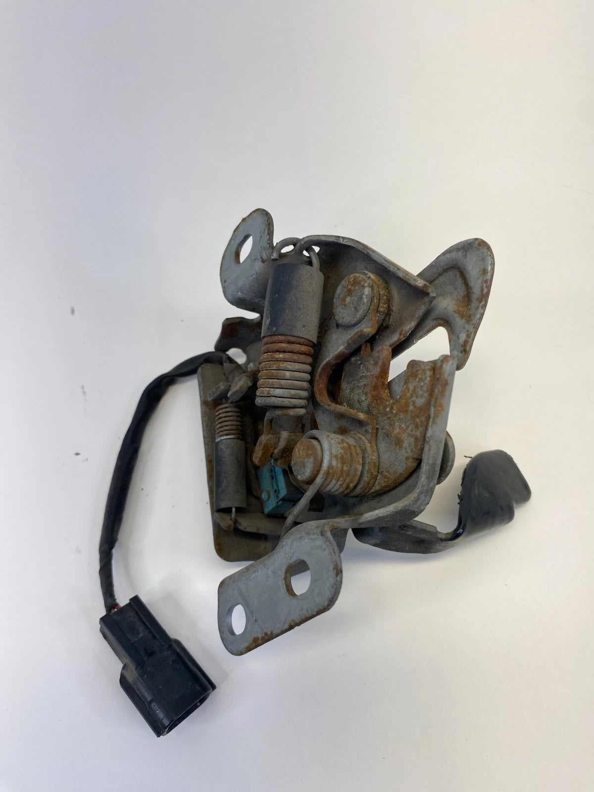 2010-2013 SUZUKI KIZASHI HOOD LOCK BONNET LATCH RELEASE ACTUATOR OEM