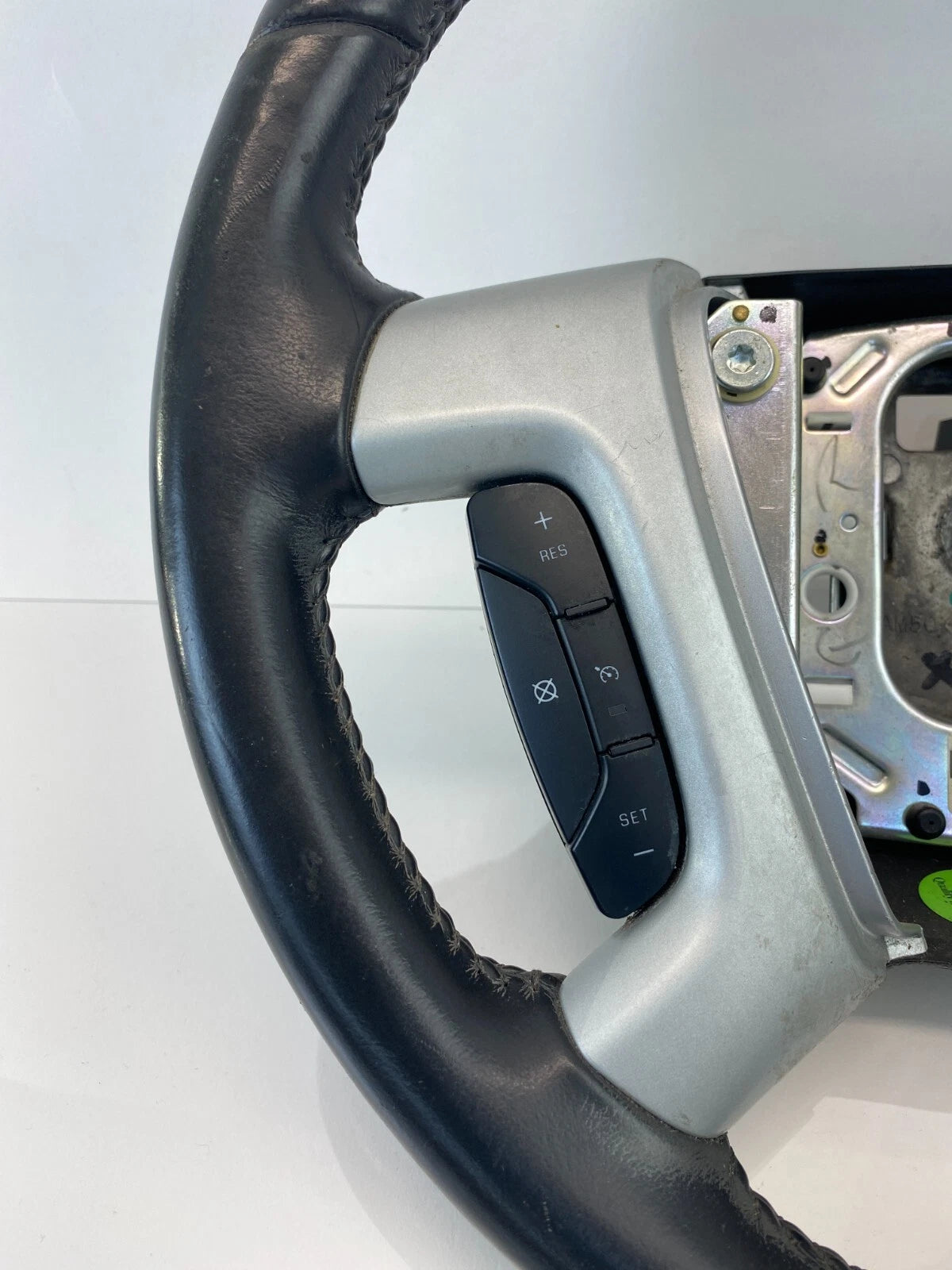 09-12 CHEVROLET TRAVERSE STEERING WHEEL W/ BUTTON RADIO VOLUME & CRUISE CONTROLS