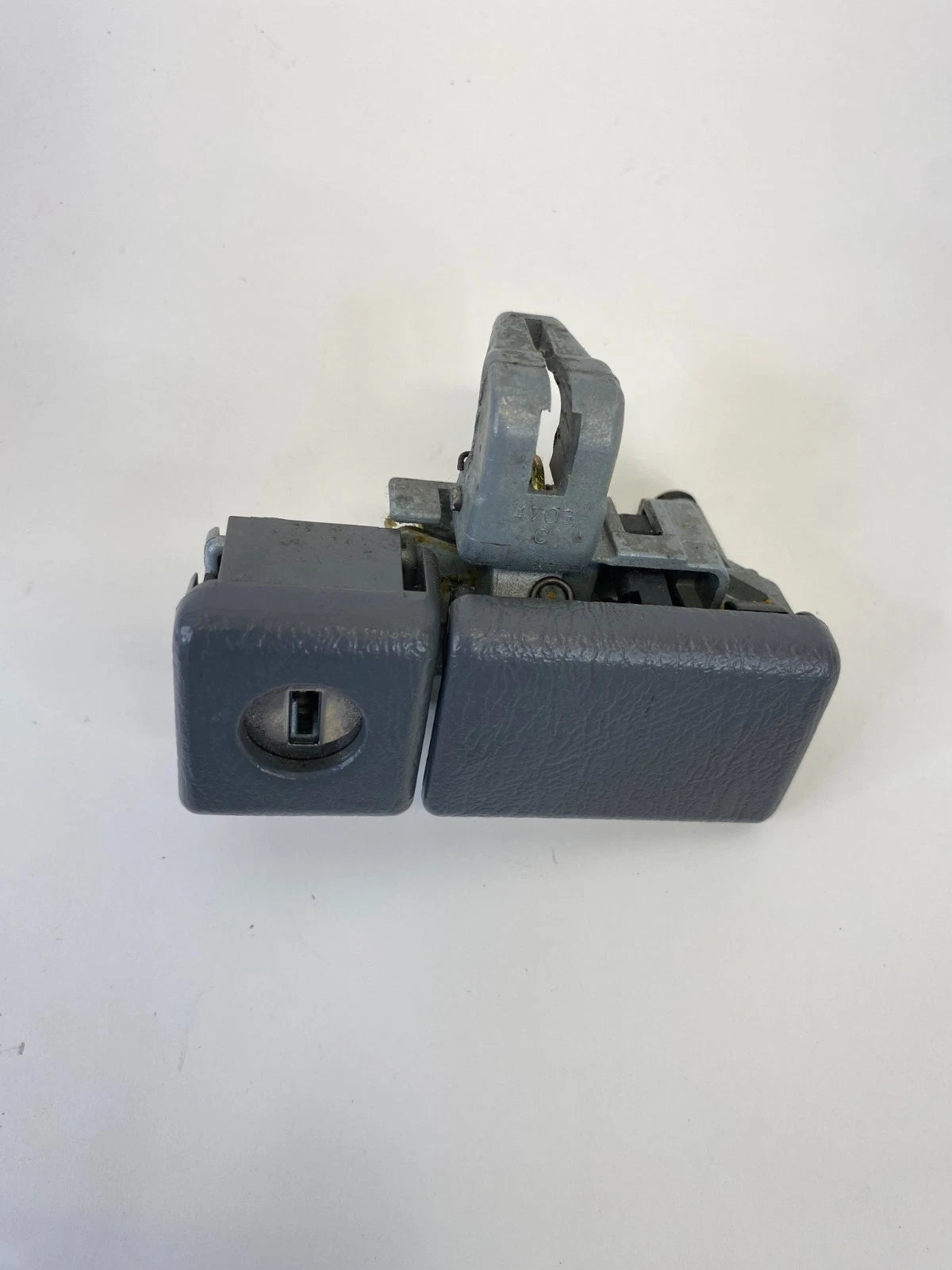 2001-2005 TOYOTA RAV4 GLOVE BOX LOCK LATCH COMPARTMENT HANDLE OEM