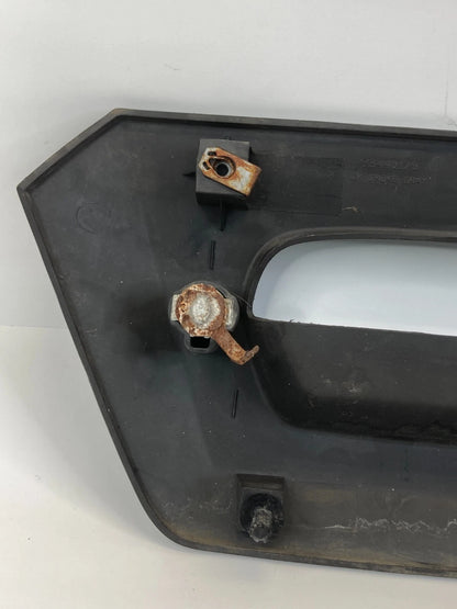 03 04 05 06 CHEVROLET AVALANCHE 1500 TAILGATE LATCH HANDLE BEZEL 93440179 OEM