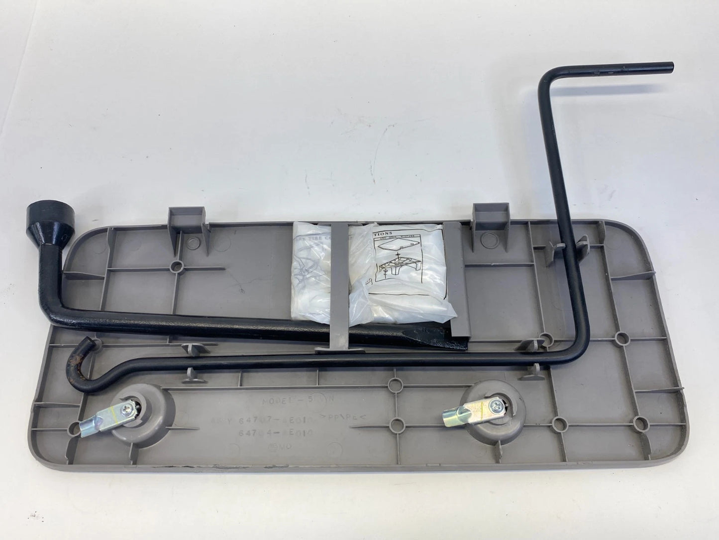 2004-2010 TOYOTA SIENNA EMERGENCY SPARE TIRE JACK & TOOL KIT 64707-AE010 OEM