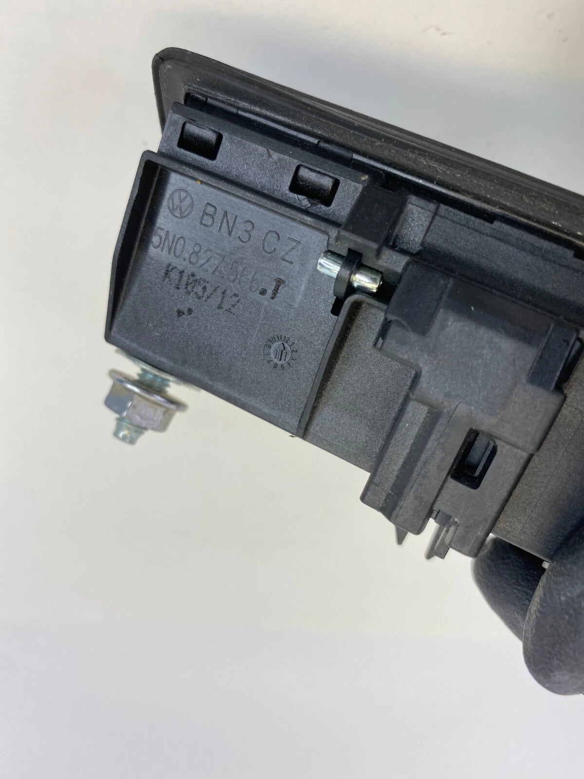 2009-2016 AUDI A4 QUATTRO REAR TRUNK RELEASE HANDLE SWITCH 5N0827566 OEM