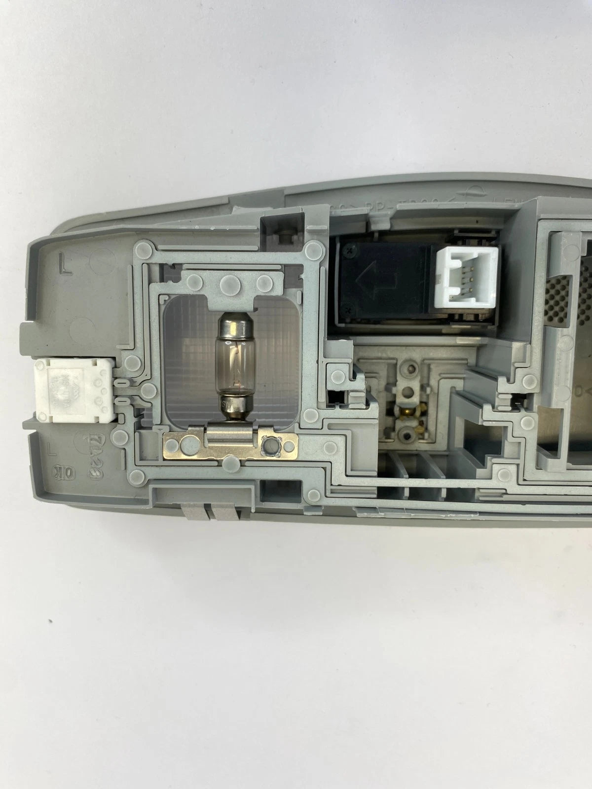 11-24 MITSUBISHI OUTLANDER SPORT OVERHEAD CONSOLE DOME MAP LIGHT OEM 8401A009ZZ