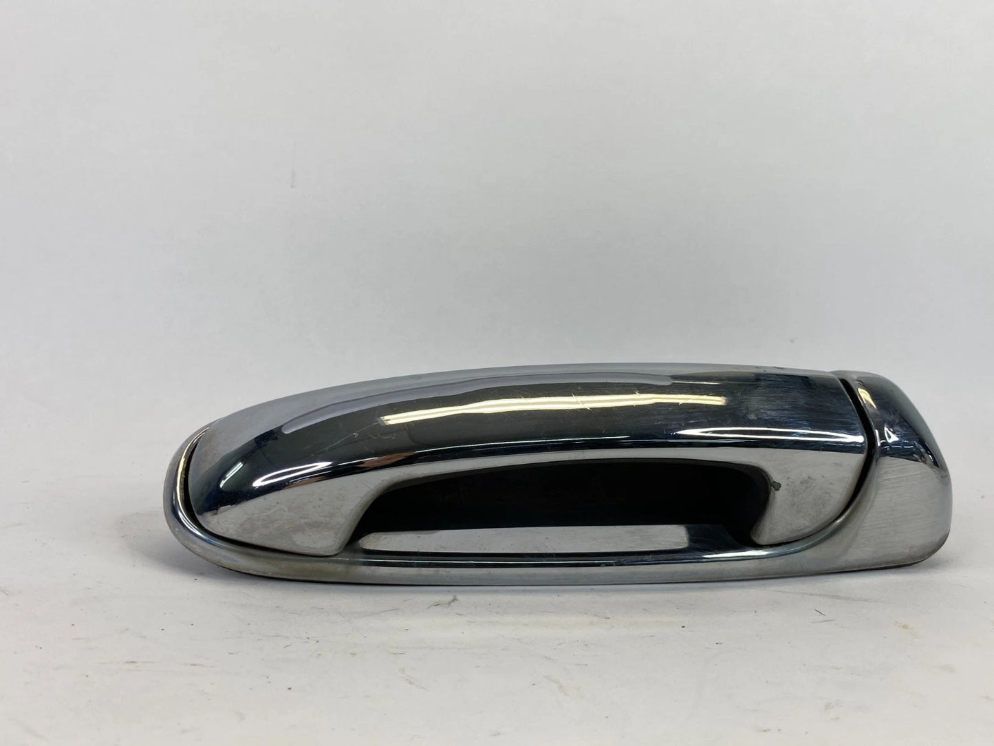 2002-2007 JEEP LIBERTY REAR LEFT BACK SIDE EXTERIOR DOOR HANDLE 55360335AF OEM
