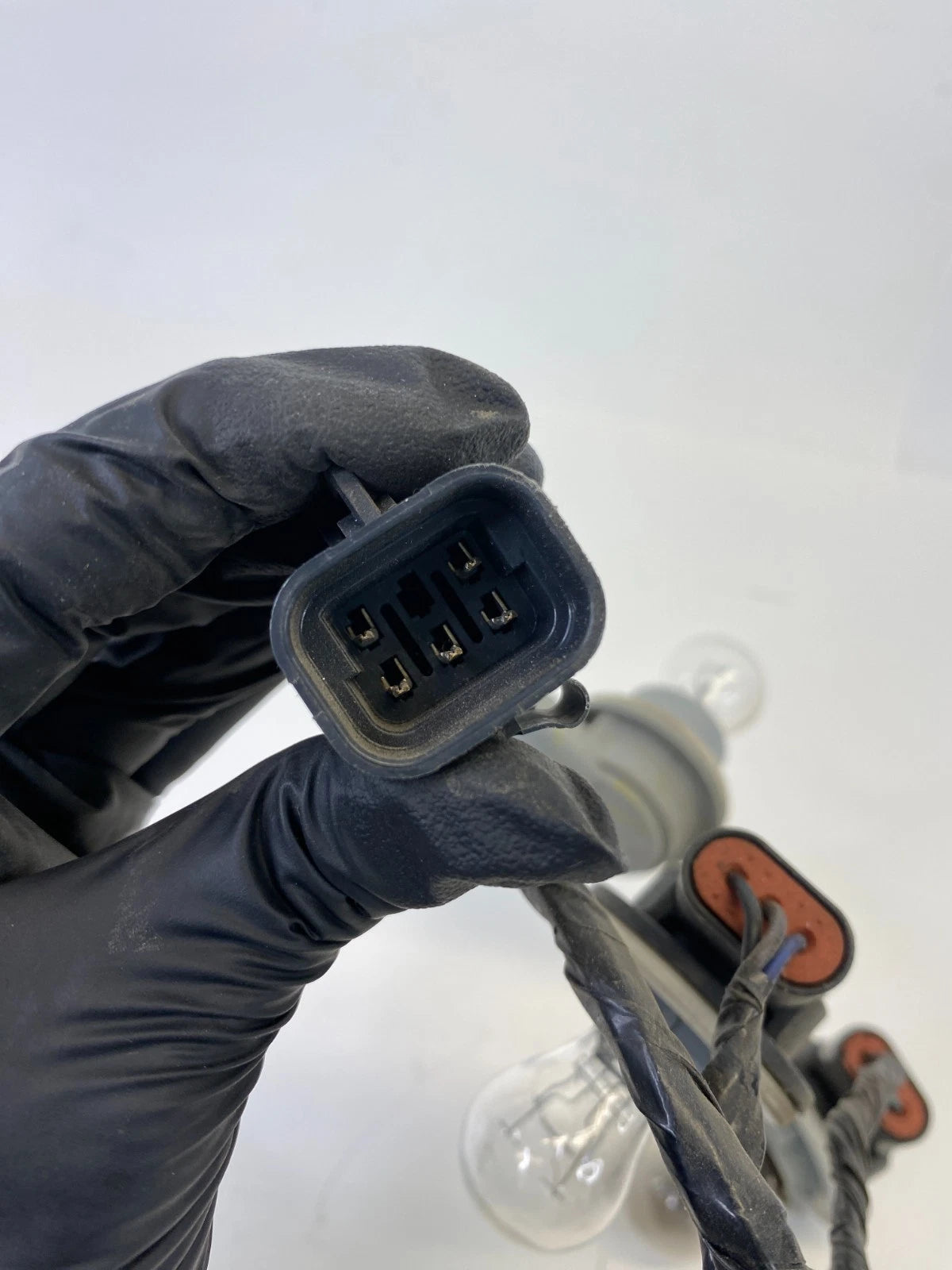 2002-2007 SATURN VUE TAIL LIGHT LAMP WIRE HARNESS REAR PLUG 2GCX-13407-AC OEM