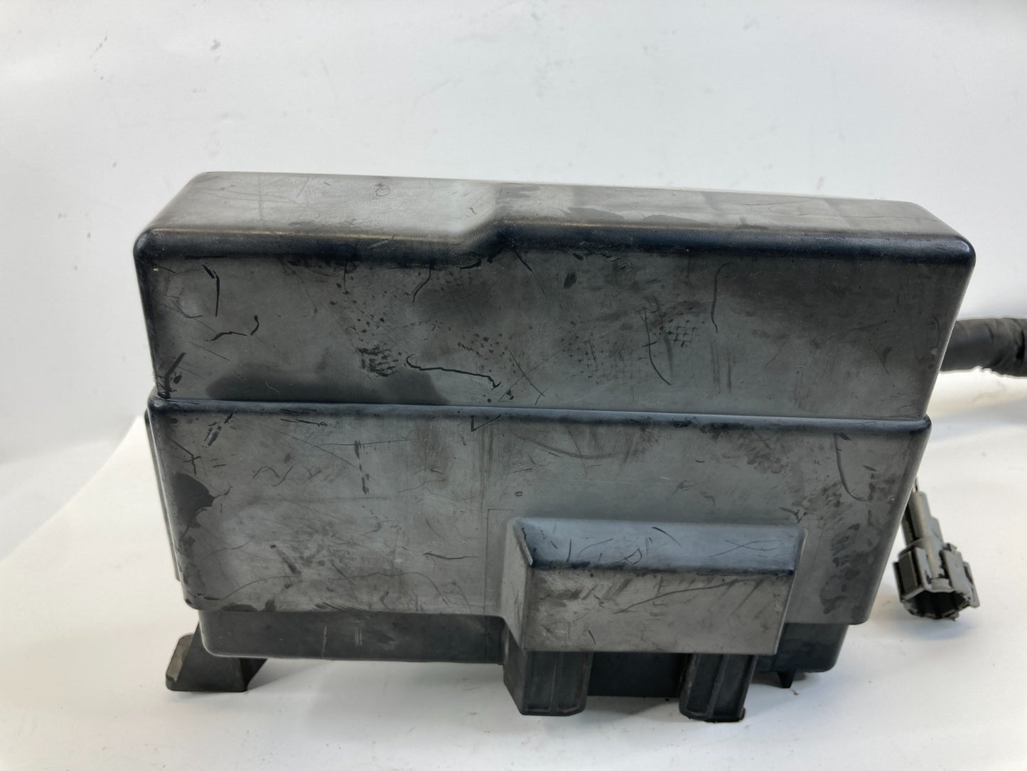 04-06 Nissan Altima 3.5L Engine Compartment Junction Fuse Box Assy 284B9-7Y000