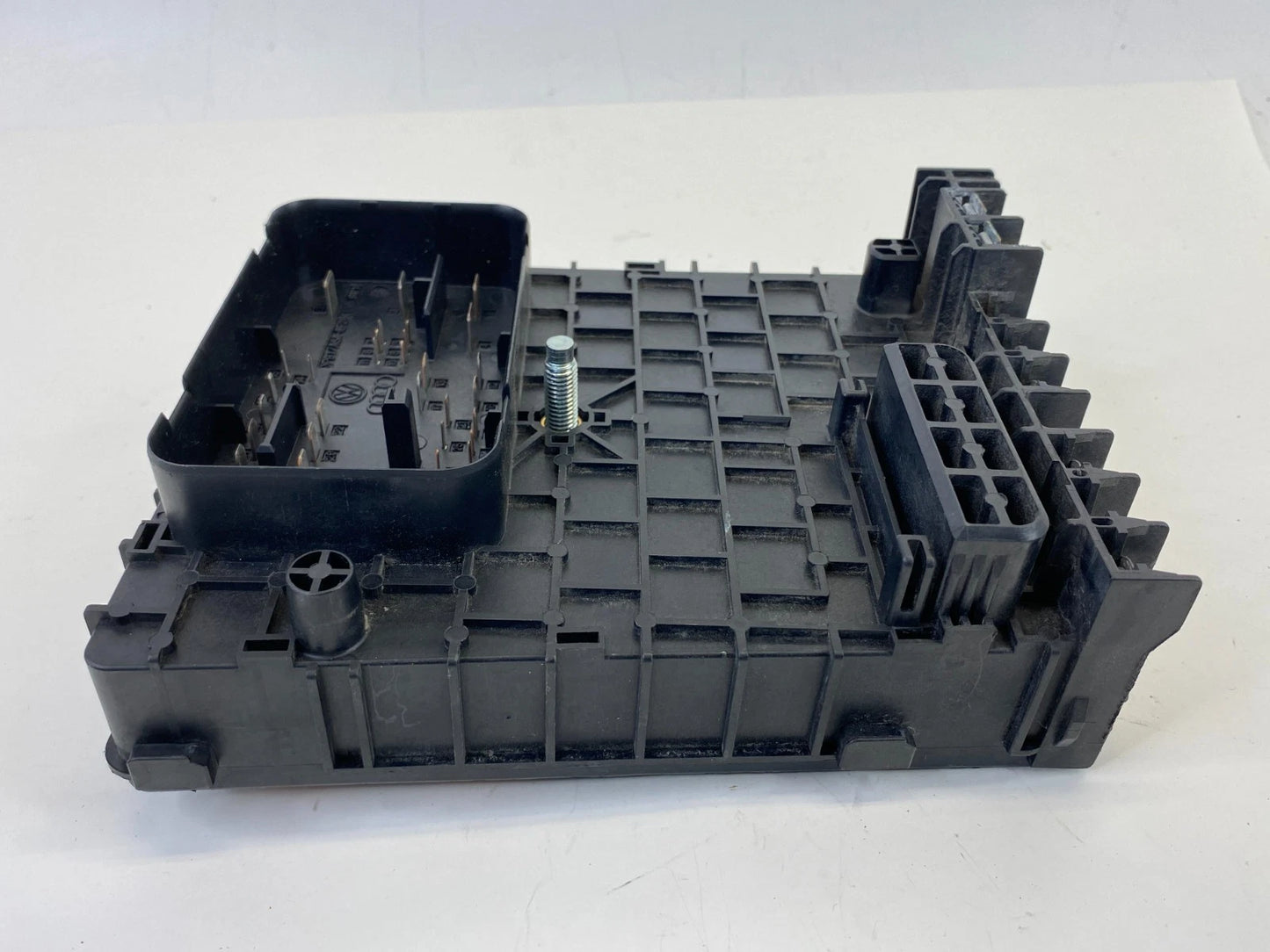 2009-2017 VOLKSWAGEN CC 2.0L L4 AT ENGINE COMPARTMENT FUSE BOX RELAY 3C0-937-125