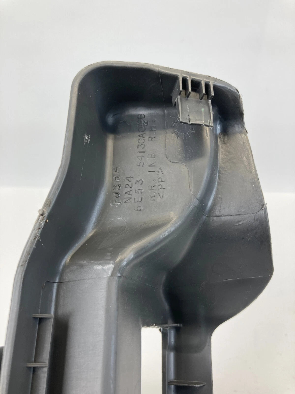 2006-2012 FORD FUSION RIGHT SEAT FORWARD OUTER FOOT COVER BEZEL 6E53-54130A02-B