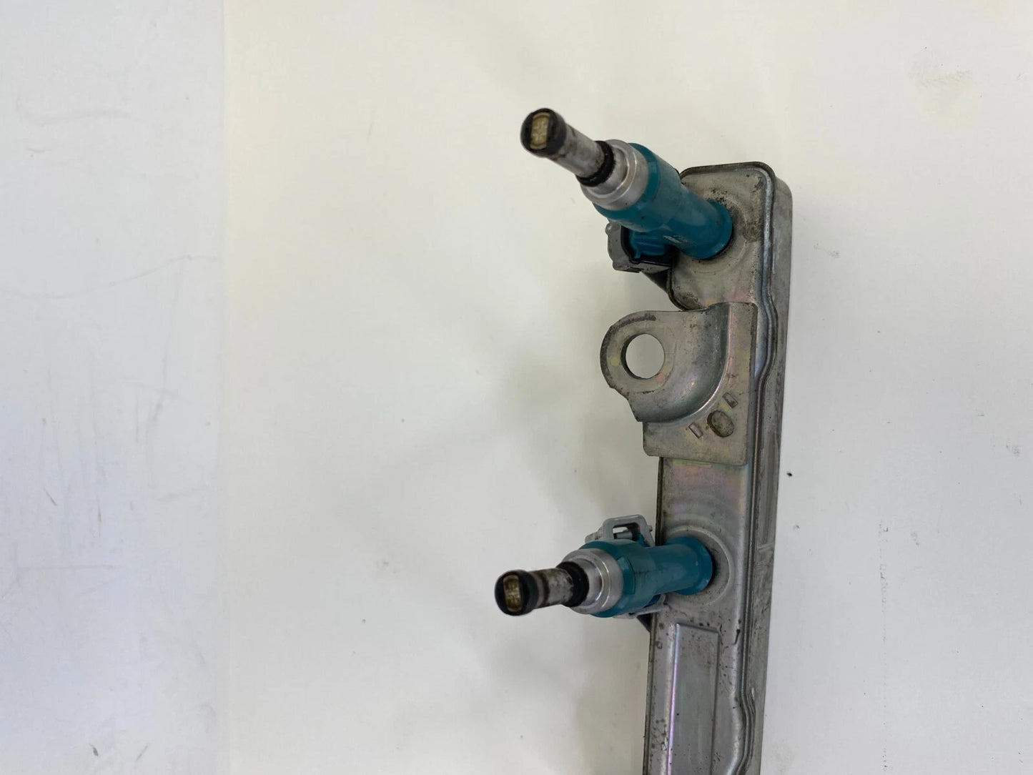 10-15 TOYOTA PRIUS 1.8L L4 AT HYBRID ENGINE FUEL INJECTOR RAIL DELIVERY PIPE OEM